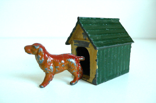 Sujet ferme niche chien - ferme,
