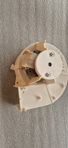 Moteur avec ventilateur - , pour