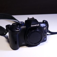 OLYMPUS E-520 Olympus Battery Charger included