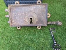 Ancienne jolie  Serrure de porte du 18ème  en Fer forgé  