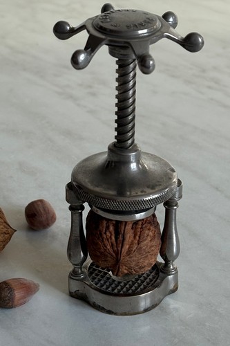 Casse noix vis - a, bronze