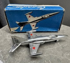 Ancien jouet de propagande en plastique pour avion à réaction militaire sovié...
