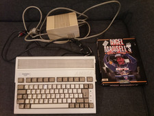 Micro ordinateur Commodore Amiga 600 vintage fonctionnel avec un jeu