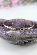 Bracelet jonc en or rose orné