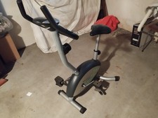 Vélo d'appartement en très