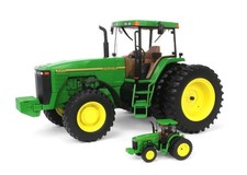 ERTL - Set de 2 tracteurs echelle 1/16 et 1/64 - 30e Anniversaire - JOHN DEER...