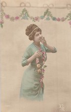 CP WOMAN HAIR BEADS SENDS KISS GARLAND ROSES - 22438