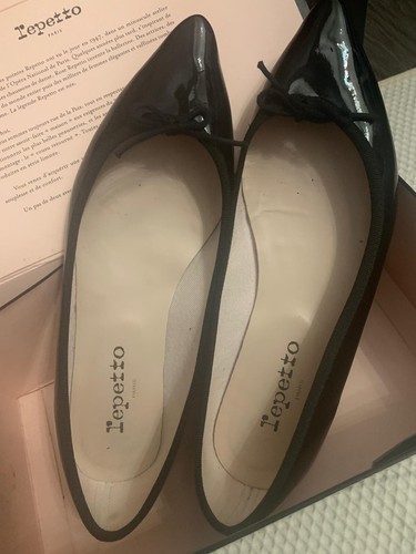 Une paire chaussures cuir - paire,