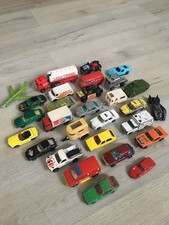 Lot d anciennes voitures