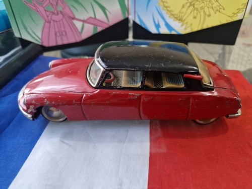 Ancien jouet voiture - , tôle