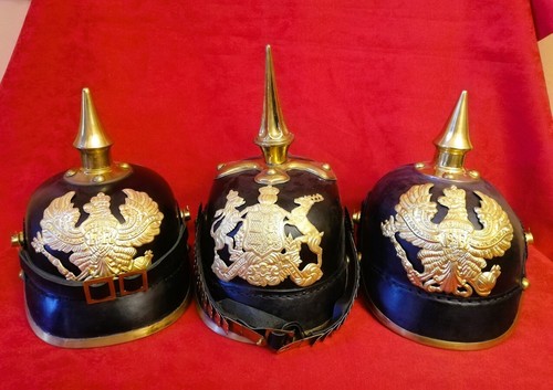 Reproduction trois casques - trois,