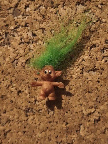 Pin poupée dam troll - pin's, nu