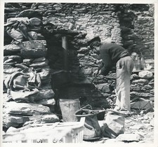 SAVOIE c. 1935 - Alpine hunters cook cooking on the wood stove - NV 2207