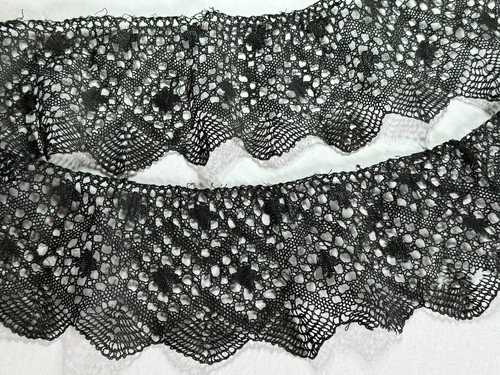 Dentelle puy ancienne - ancienne, aux