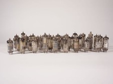 Lot De 50 Radios À Tubes Vintage Valvo Philips Siemens Telefunken ECH 84 Etc.