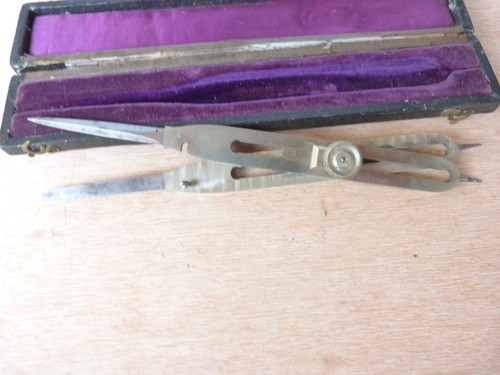 Ancien compas reduction - ancien,