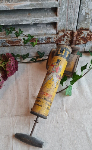 Ancienne pompe traiter flit - a,