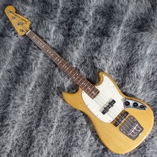 Fender Maika Mustang Signature Bass 30in Scale Jazz Pickups d'occasion