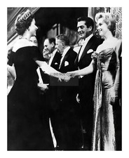 MARYLIN MONROE SHAKING HANDS