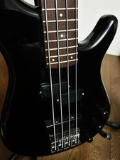 Guitare basse électrique