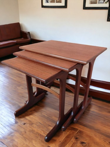 Tables gigognes teck - teck, par