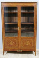 Bibliothèque Style Louis XVI Aux Attributs De Musique En Frisage, époque 1925