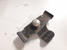 patte de maintien de bac de