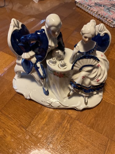 Figurine porcelaine bleue - figurine, en