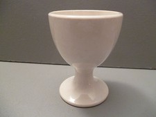 Coquetier ancien en porcelaine