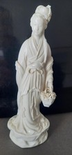 Statuette Chinoise Porcelaine Blanc de Chine Femme au panier XIXè ? 22cm
