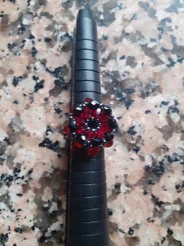 Bague fleur rouge - /noire, perles