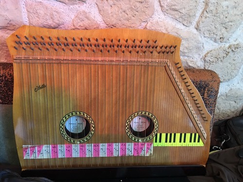 Instrument cordes - instrument, À