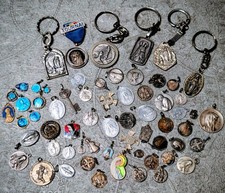 Lot de médailles religieuses anciennes, Médailles, Porte Clés, Pendentifs...