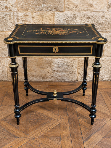 Table ouvrage coiffeuse - à,