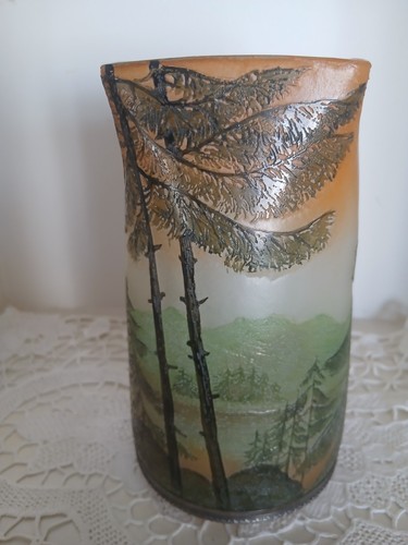 Beau vase sur - ,