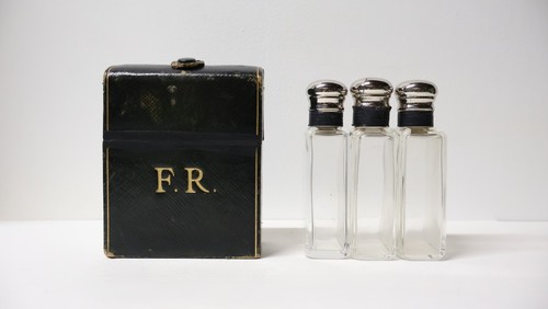Ancien ecrin cuir gaufré - cuir,