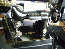 rare mini machine a coudre Singer 221k1 1950