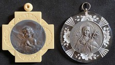 Deux médailles de berceau