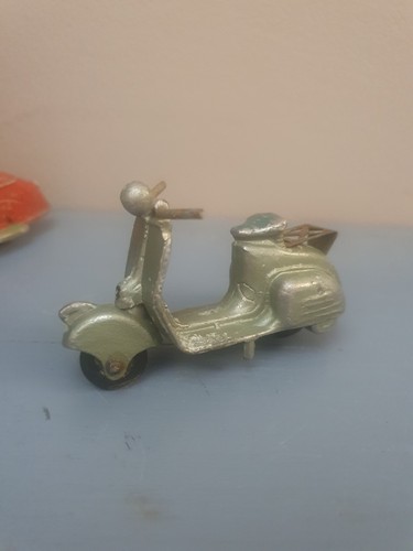 Jouet ancien figurine scooter - ancien,