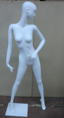 Mannequin vitrine poupée mode - vitrine,