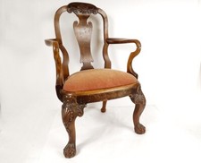 Fauteuil d'enfant anglais Chippendale noyer sculpté coquilles griffes XIXè