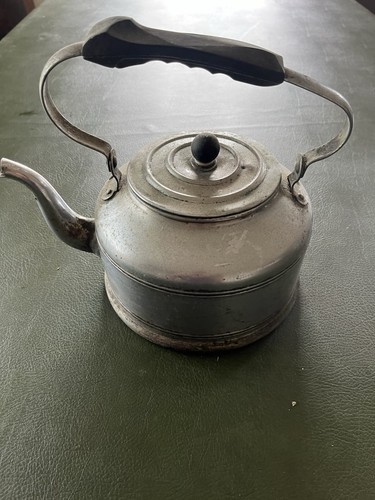 Ancienne bouilloire dans - ancienne,