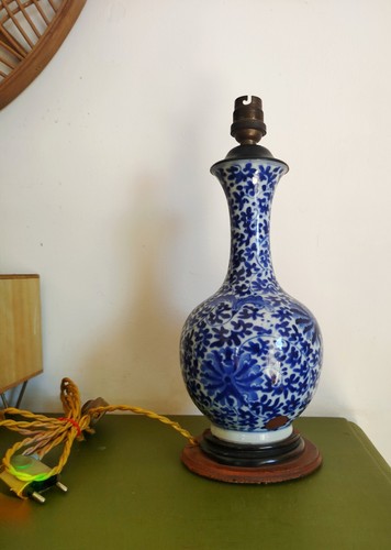 Pied lampe monté sur un - pied,