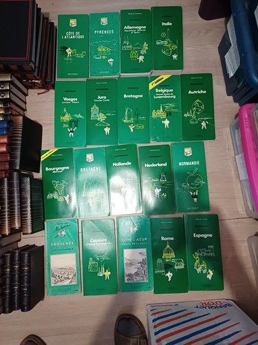Lot anciens guide vert - 19,