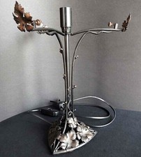 PIED DE LAMPE EN FER FORGE