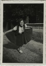 ANTIQUE PHOTO - VINTAGE SNAPSHOT - WOMEN FASHION DRESS SKATES WHEELS - FASHION