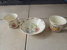 LOT DE 2 TASSES ET ASSIETTE-