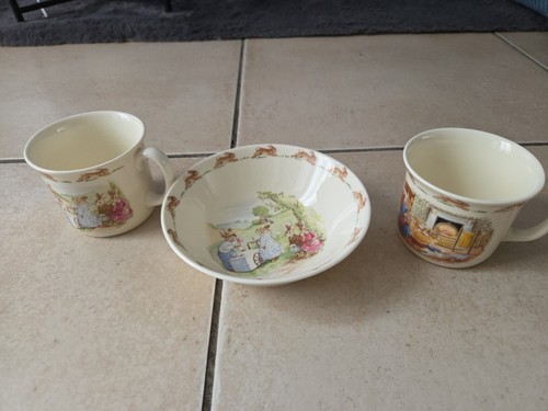 Lot tasses et - lot, 2