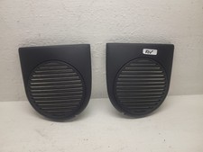Grille haut parleur porte
