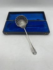 CUILLERE A SUCRE SAUPOUDREUSE